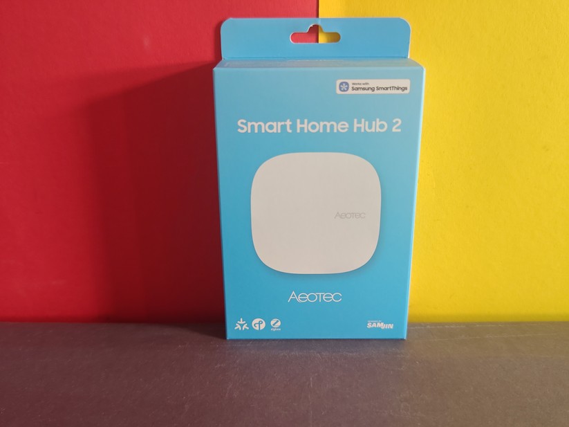 Der neue V4-Hub ist deutlich flotter als der Vorgänger V3-Hub. Außerdem bietet er mehr RAM und auch mehr Speicherplatz. Letzteres ist etwa wichtig, wenn man viele Geräte im Einsatz hat und für die lokale Ausführung entsprechende Edge-Treiber auf der Zentrale installieren möchte. Der V4-Hub unterstützt wie der Vorgänger Zigbee, Thread und Matter, verzichtet aber auf Z-Wave. 