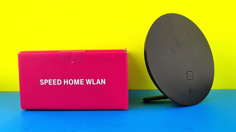 Der schwarze Telekom Speed Home WLAN Repeater kommt in einer Magenta-Rosa-Roten Packung. Man fragt sich aber, warum nirgends Wifi-6 auf der Kiste steht? Wurde das nur vergessen, oder will man gar keine Technik-Fans ansprechen?