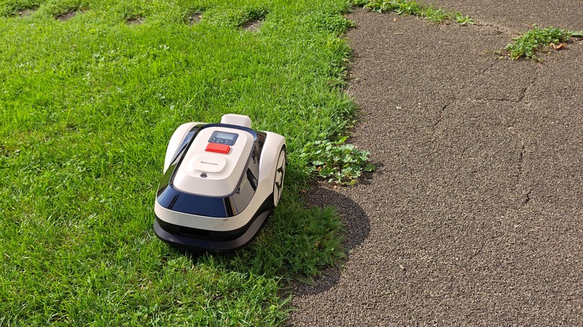 Roboup Raccoon 2 SE: Günstiger Mähroboter ohne Begrenzungskabel für Gärten mit festen Grenzen