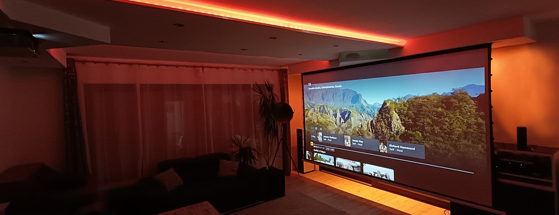 DIY Heimkino mit Beamerlift und Motorleinwand