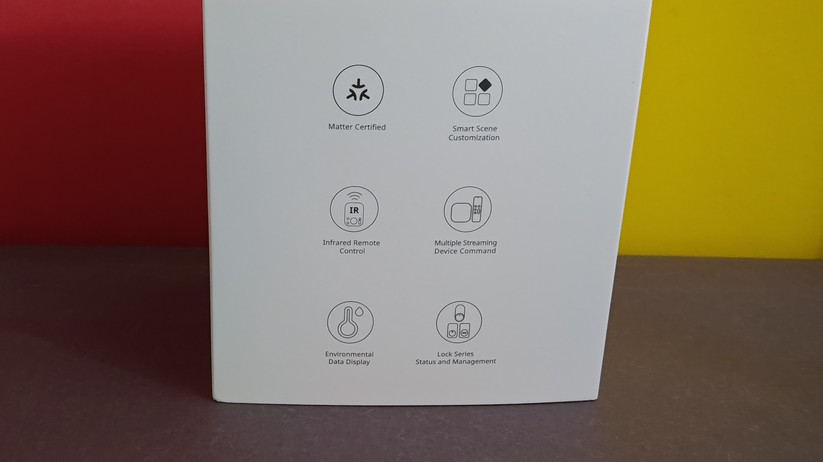Anwender können mit dem Hub 3 Switchbot-Geräte über einen Touch-Bildschirm und einen Drehregler steuern. Der Hub integriert auch viele Infrarot-Fernbedienungen, sodass alte Geräte smart werden. Als Matter-Bridge kann er viele Geräte auch an andere Plattformen wie Apple Home und Home Assistant weiterreichen.
