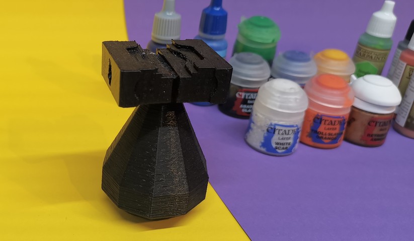 Ein Griff, um Miniaturen beim Anmalen einzuspannen. 