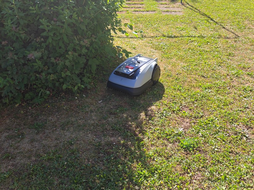 Ecovacs Goat O600 RTK bietet eine Schnittbreite von 19 cm und ist für Rasenflächen bis 600 m². 