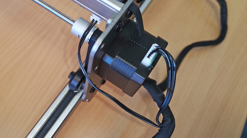 Auch der X-Endstopp unddie Antriebsmotoren werden angesteckt.
