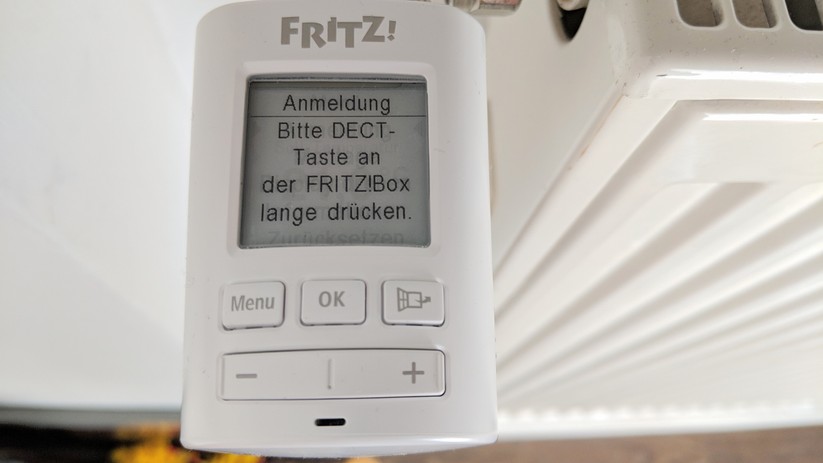 Die Installation geht dank DECT und korrespondierender Taste am Router kaum einfacher.