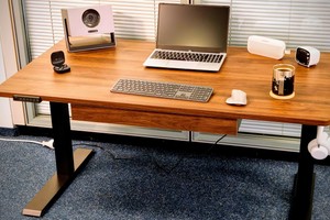 Vernal im Test: Guter elektrisch höhenverstellbarer Schreibtisch für 400 Euro
