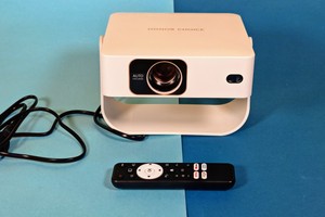  Kompakter Full-HD-Beamer für 250 Euro