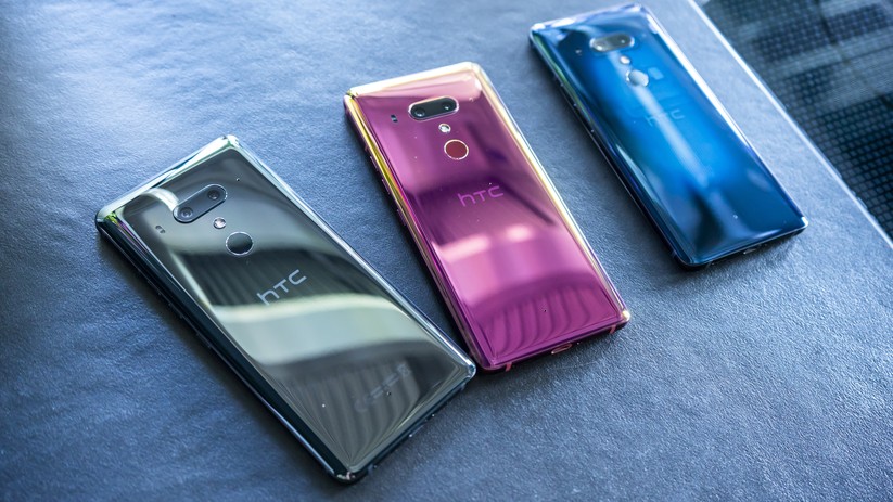 Am sichtbarsten sind die Fingerabdrücke bei der schwarzen Farbausführung des HTC U12+ – trotz einer Antifettschicht.
