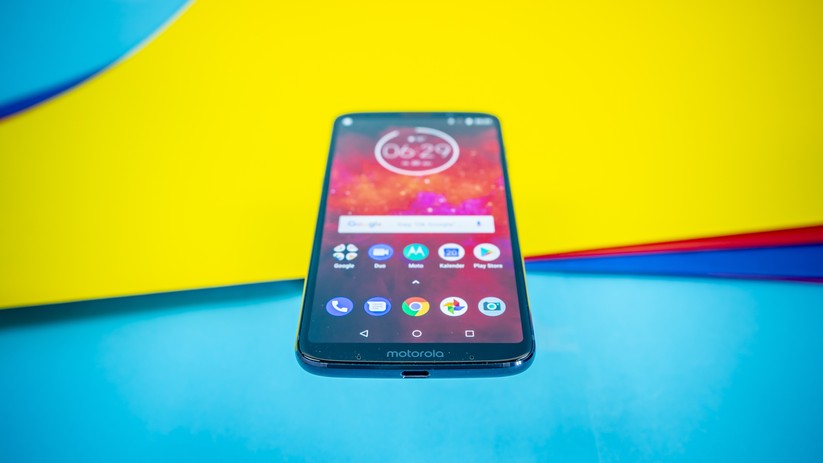 Das Moto Z3 Play kommt mit einem USB-C-Anschluss.
