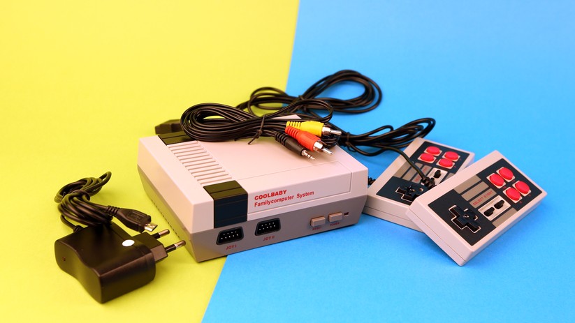 Der Lieferumfang unserer Test-Konsole mit AV-Ausgang.