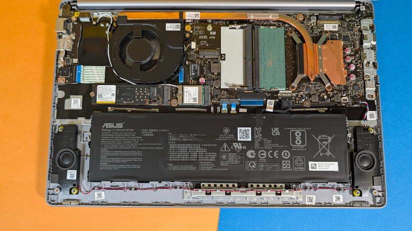 Asus Expert Book PM1 – Bilderstrecke