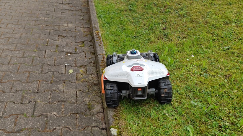 Mammotion Luba 3 AWD 3000: LiDAR, RTK und KI-Kameras, 40 cm Schnittbreite und 12-Ah-Akku