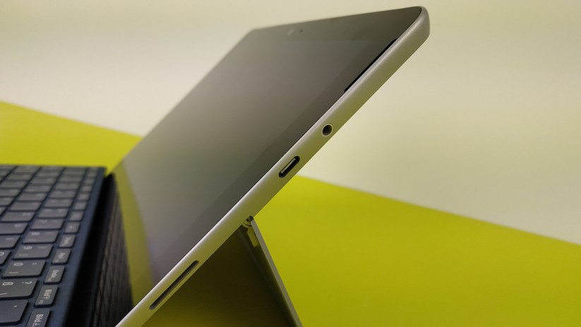 Das Surface Go hat einen USB-Typ-C-Anschluss.