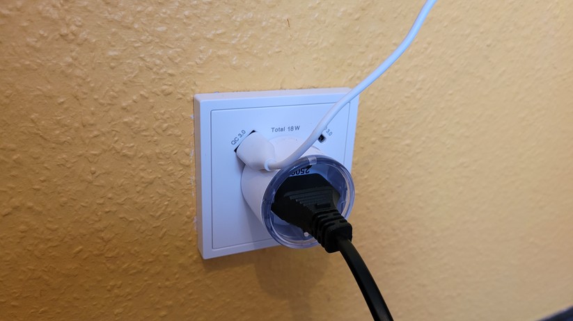 Alternativ kann man zur Stromversorgung der Switchbot-Kamera auch eine USB-Steckdose verwenden. 