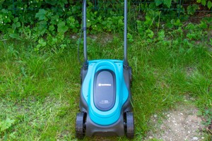Gardena Powermax 30/18V im Test: Akku-Rasenmäher nimmt auch den Bosch-Akku