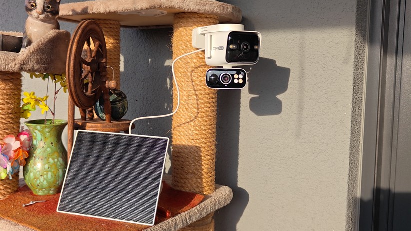 TP-Link Tapo C675D: 4K Solar-Überwachungskamera mit Dual-Objektiv (festes Ultra-Weitwinkel + schwenkbares Teleobjektiv), 169° Ultra-Weitwinkel für weniger tote Winkel, 360° schwenkbares Objektiv mit Auto-Tracking und Zoom, Solarbetrieb mit 10.000 mAh Akku, Starlight Farb-Nachtsicht, KI-Erkennung von Personen, Fahrzeugen & Haustieren, 24/7 kontinuierliche Aufnahme, IP65 wetterfest mit smarter Abschreckung. In Verbindung mit H500 auch Gesichtserkennung.