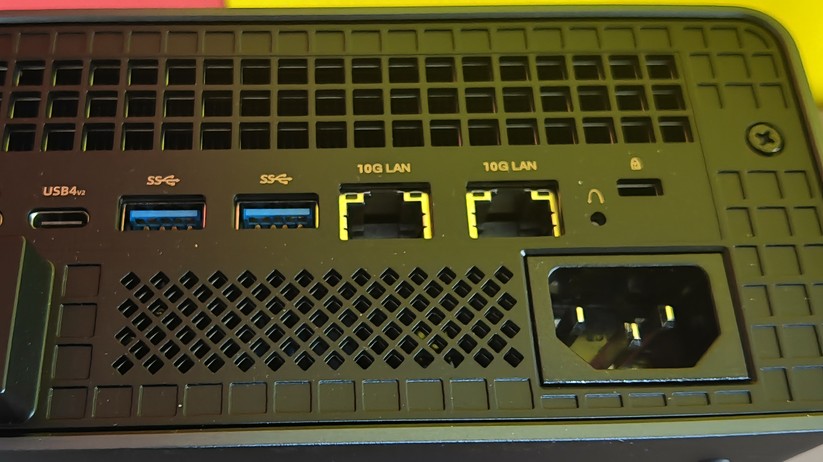 Minisforum MS-S1 Max