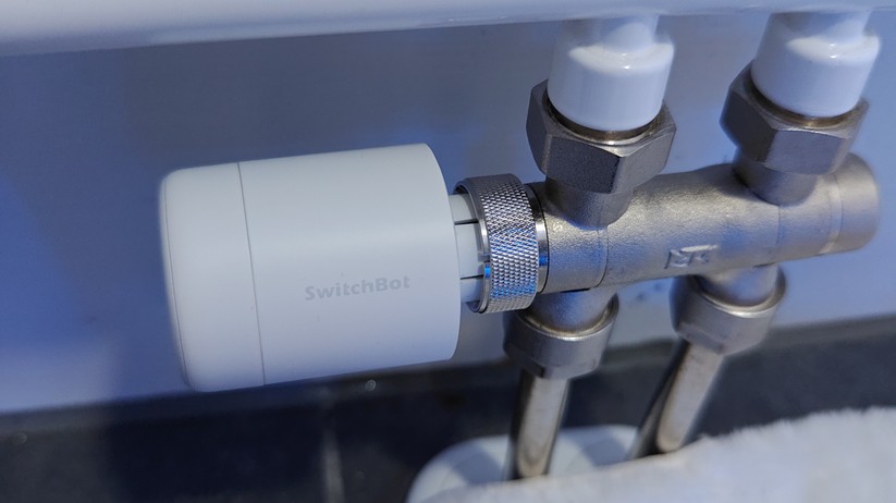 Switchbot Radiator: Das smarte Heizkörperthermostat fällt relativ kompakt aus, bietet viele Adapter, arbeitet zuverlässig und ist relativ günstig.