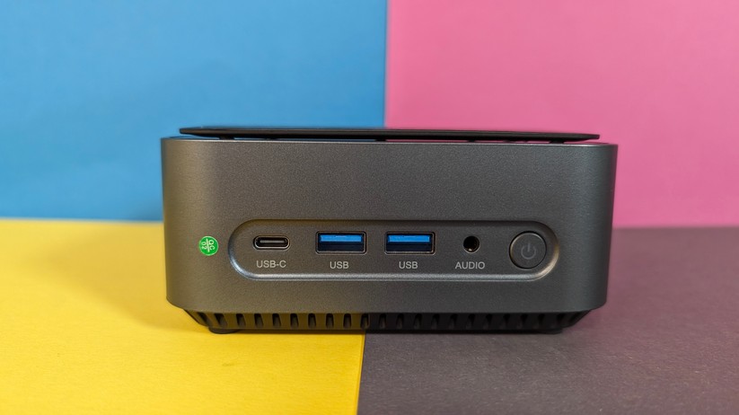 Mini-PC CSL Narrow Box: Anschlüsse Vorderseite mit USB-C