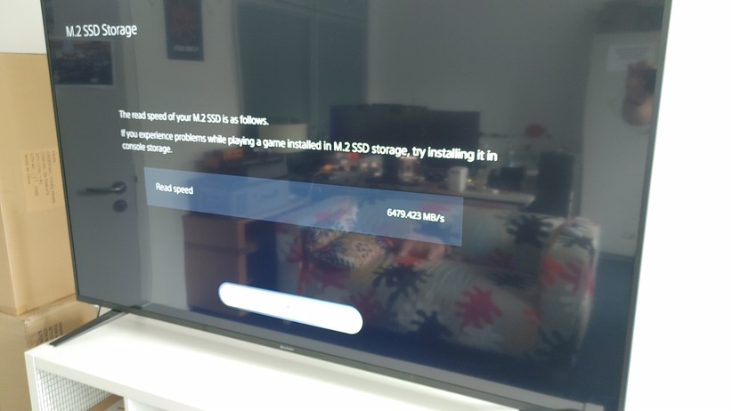 Die Formatierung geht schnell, die PS5 führt zudem einen kurzen Benchmark zur Lesegeschwindigkeit durch. Es sollte mehr als 5500 MBit/s sein. 
