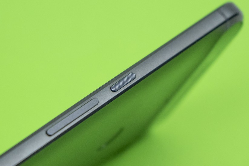 Geriffelte Ein- und Ausschaltetaste des Google Nexus 6P