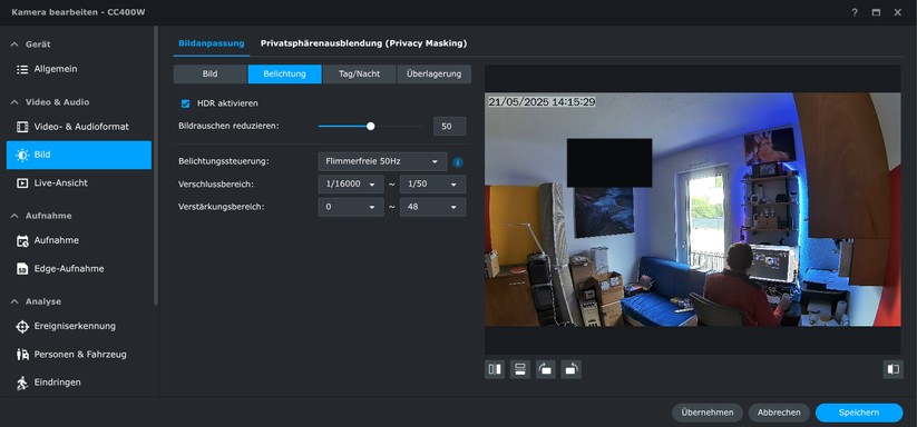 Synology CC400W: Die KI-Überwachungskamera bietet zahlreiche Einstellungsmöglichkeiten. Dazu zählen neben der typischen Erkennung von Personen und Fahrzeugen auch die Möglichkeit, diese zählen zu lassen. Die Bildqualität tagsüber geht in Ordnung. Dank HDR bietet sie ein ausgewogenes Bild. Bilder bei Dunkelheit sind aber nur mittelnäßig.