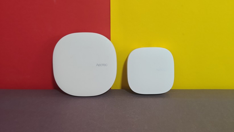 Samsung Smartthings: Der neue V4-Hub ist deutlich kompakter als der Vorgänger V3-Hub. Beide Smartthings-Zentralen werden von Aeotec vertrieben.