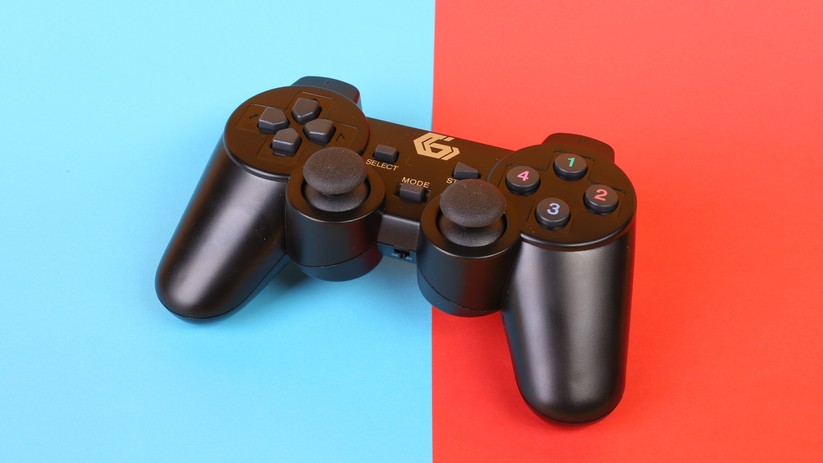 Das Design des Gamepads ist eine Kopie des beliebten Sony-Controllers.