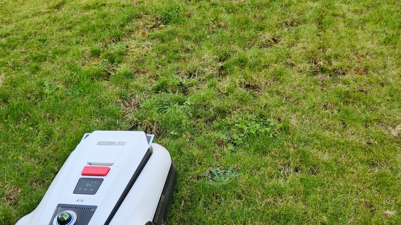  Dank eines Dual-Lidar-Navigationssystems kommt Ecovacs’ Spitzenmodell ohne Satellitennavigation und Begrenzungsdraht aus. 