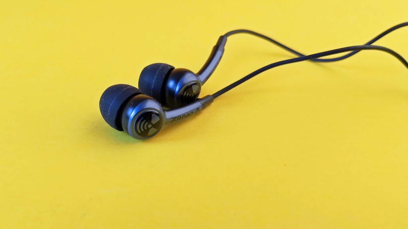 Die Kopfhörer halten nicht so zuverlässig, wie Modelle mit Ear-Flaps.