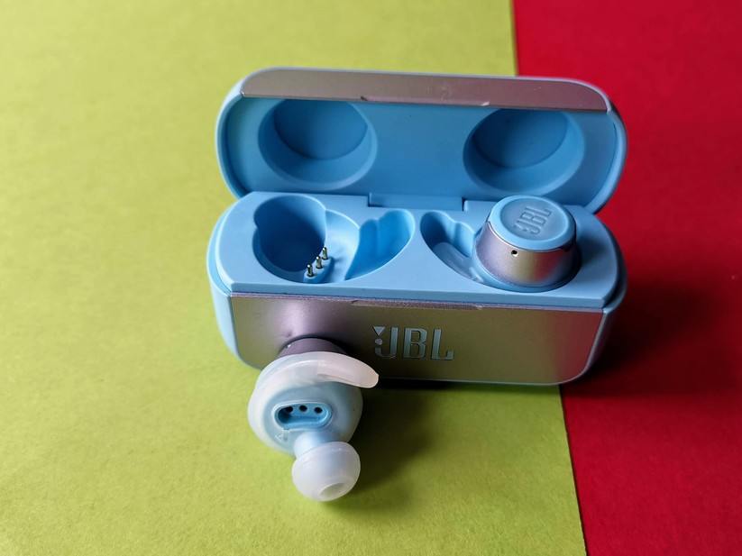 Die JBL Reflect Flow sind True-Wireless-Kopfhörer, die richtig gut in den Ohren sitzen. 