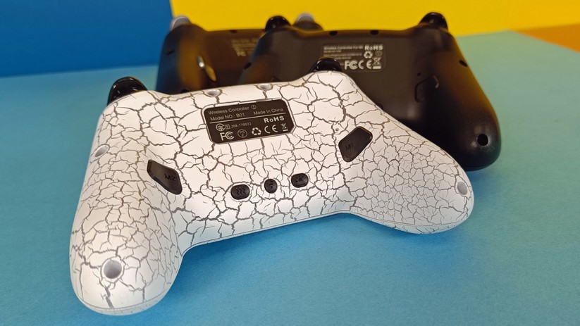 Nintendo Switch Controller mit Zusatztasten und einstellbarer Beleuchtung.