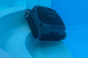 Aiper Scuba X1 im Test: Poolroboter mit Ladestation und Steuerung per App