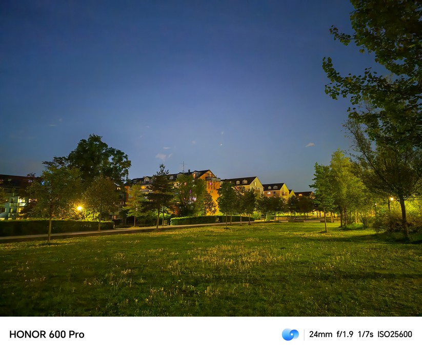  Hauptkamera bei Nacht 