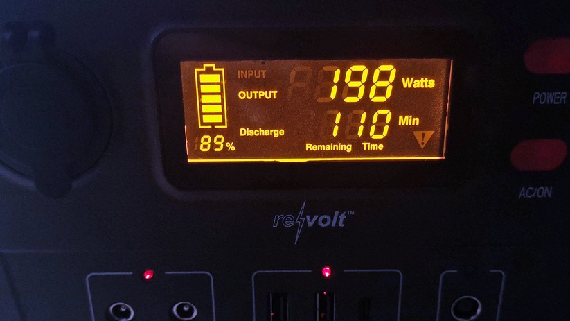 Bis knapp über 200 W arbeitet die Revolt ZX3012 leise, aber hörbar. Bei höherem Verbrauch steigt auch die Lautstärke.