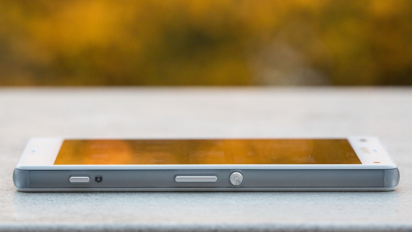 Abgerundet und stimmig: Der Rahmen des Xperia Z3 compact.