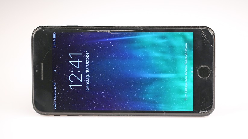 Dieser Display-Schutz hat seine besten Tage hinter sich. Das Display selbst ist aber unbeschadet.