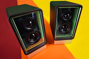  Stylischer PC-Lautsprecher mit Infinity-Spiegel