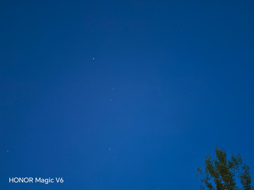 Honor Magic V6: Telelinse bei Nacht (3x Zoom)